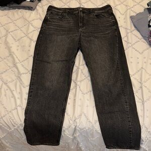 American Eagle Outfitters Women’s Black Washed Cropped jeans